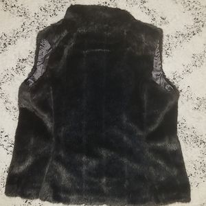 Banana Republic Jackets & Coats - Women's Banana Republic Faux Fur Vest Size M Banana Republic Jackets & Coats - Women's Banana Republic Faux Fur Vest Size M